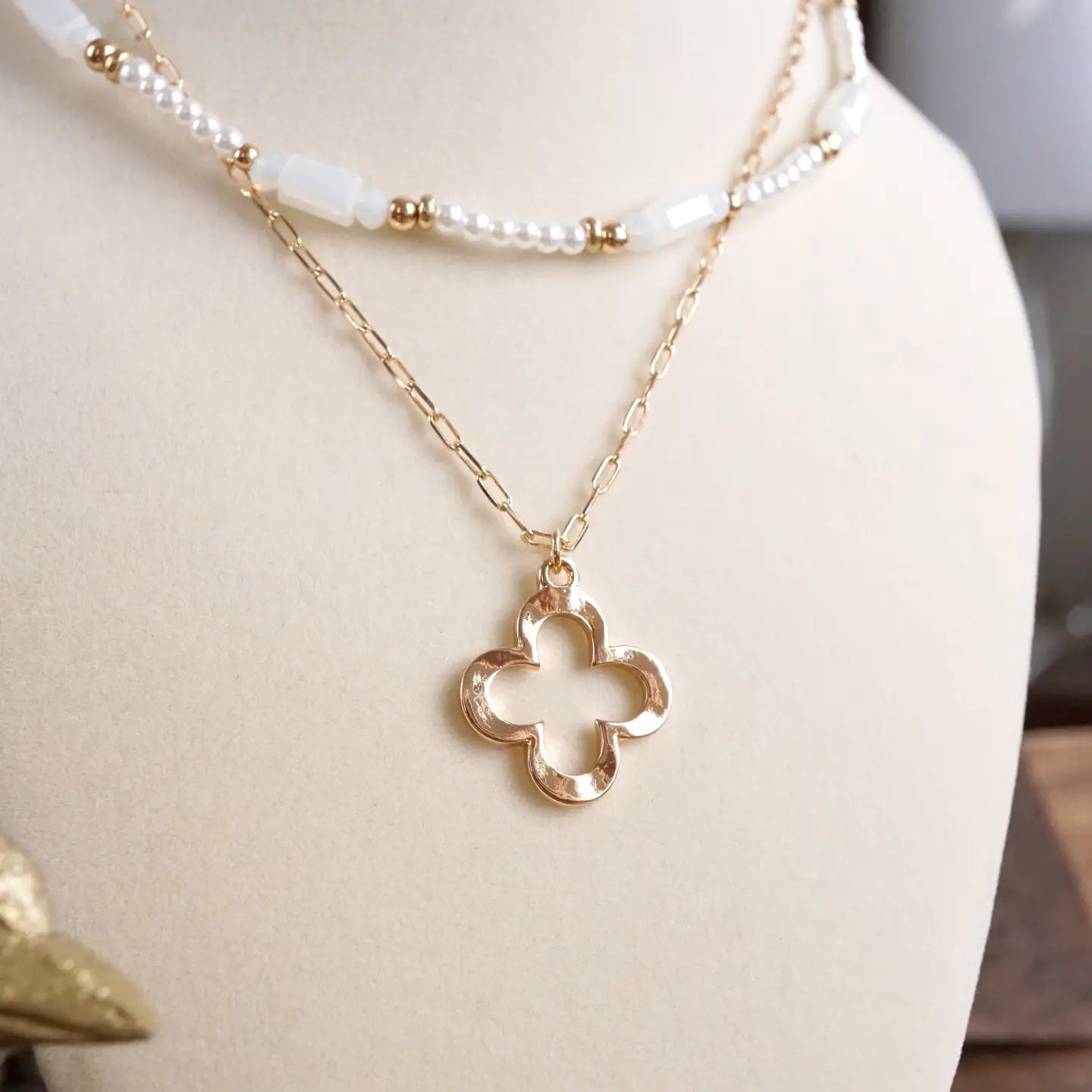 Elegant Classic 2-in-1 Pearls & Chain Necklace with Clover Pendant
