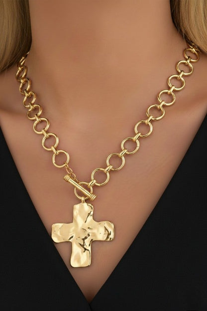 Notable Hammered Cross Toggle Necklace- Gold
