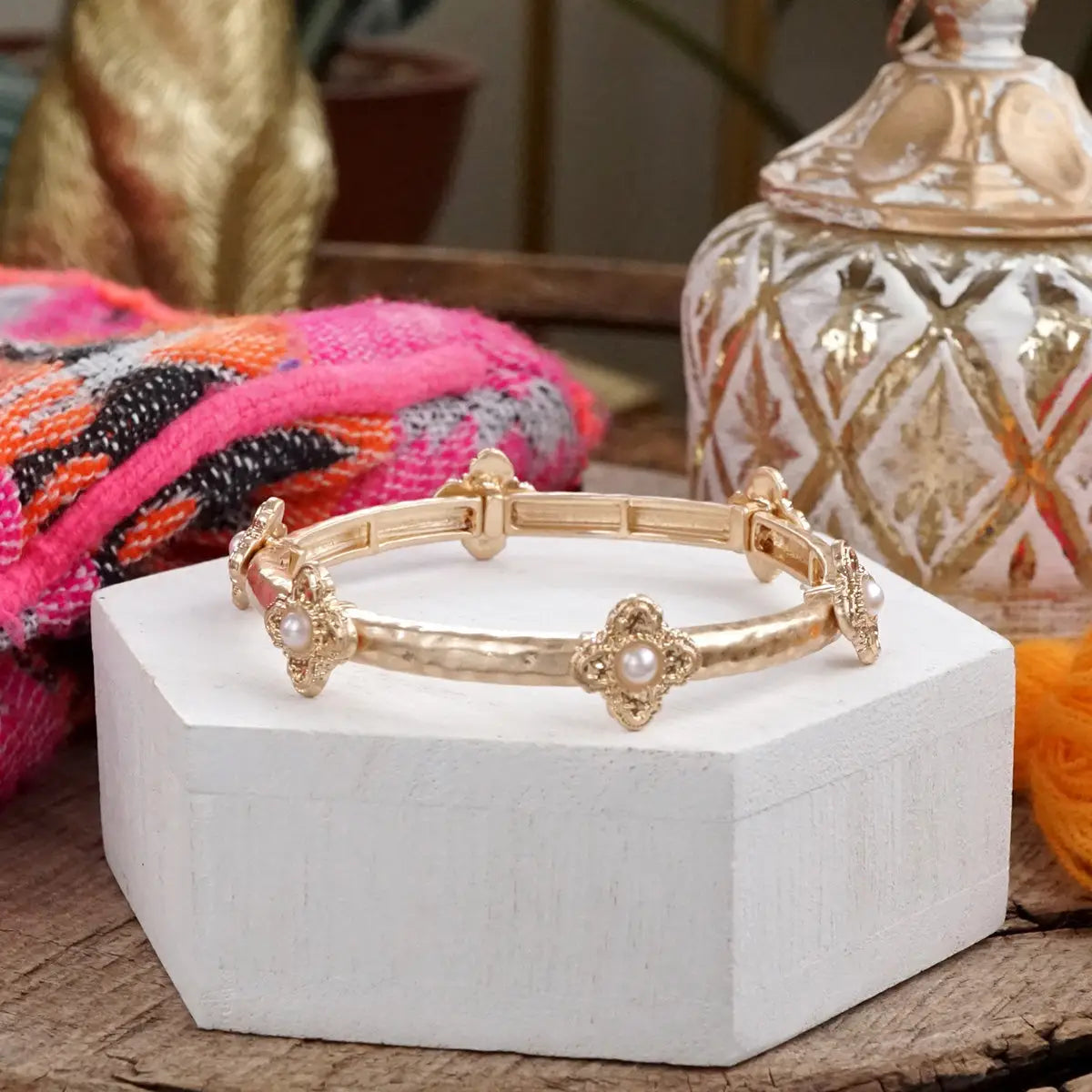 Sun-Kissed Shine – Medallion Stretchy Bangle with Pearl